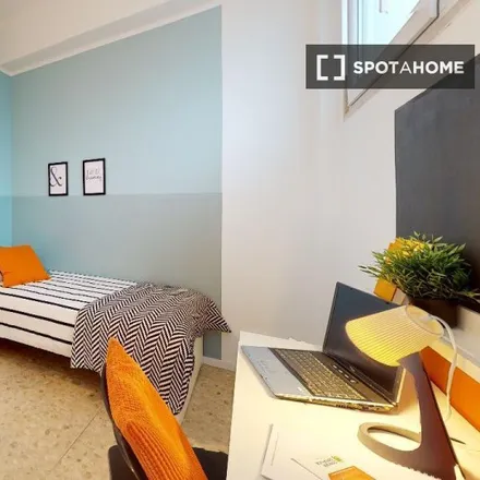 Rent this 6 bed room on Parrucchiera Patrizia in Via Guglielmo Oberdan, 25128 Brescia BS