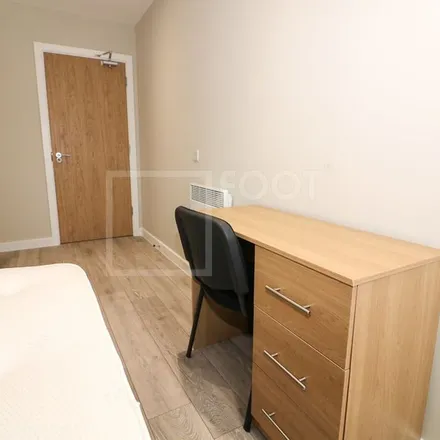 Image 8 - Ambrozja, 118 Sunbridge Road, Bradford, BD1 2NE, United Kingdom - Apartment for rent
