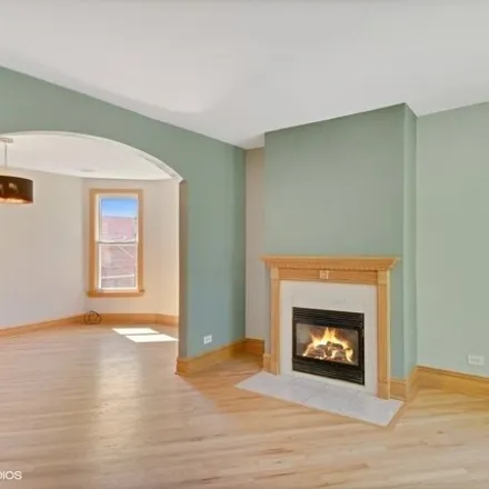 Image 3 - 3623 North Janssen Avenue, Chicago, IL 60613, USA - House for sale