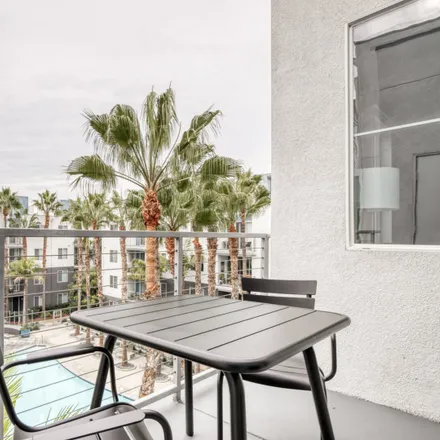 Image 8 - Avalon Playa Vista, 5535 Westlawn Avenue, Los Angeles, CA 90066, USA - Apartment for rent