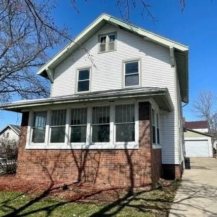 Buy this 4 bed house on 891 Roosevelt Avenue in Beloit, WI 53511