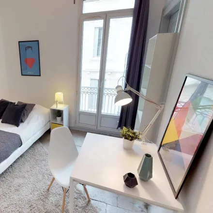 Rent this 4 bed room on 17 rue daru