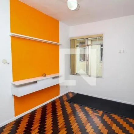 Rent this 2 bed apartment on Rua Pinheiro Guimarães 22 in Botafogo, Rio de Janeiro - RJ