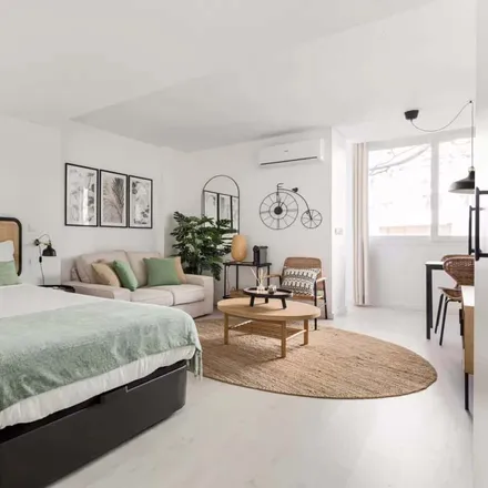 Rent this studio apartment on Rua Adelino Amaro da Costa in 2770-113 Oeiras, Portugal