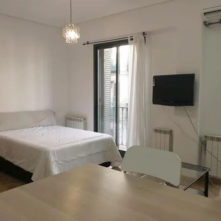 Rent this 1 bed apartment on Madrid in El Cogollo de la Descarga, Calle de las Hileras