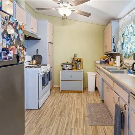 Image 4 - 12752 Foothill Boulevard, Los Angeles, CA 91342, USA - House for sale