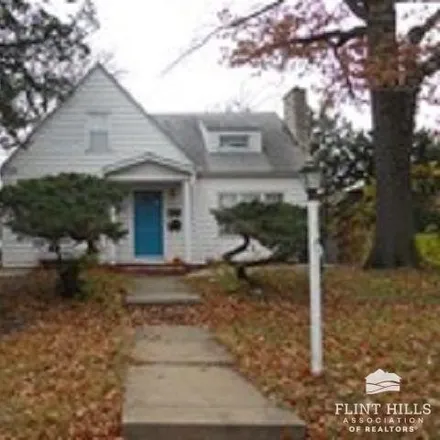 Image 1 - 1735 Fairchild Avenue, Manhattan, KS 66502, USA - House for sale