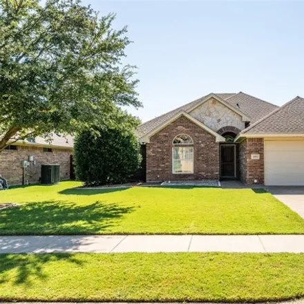 Rent this 3 bed house on 10943 Golfview Way in Benbrook, TX 76126