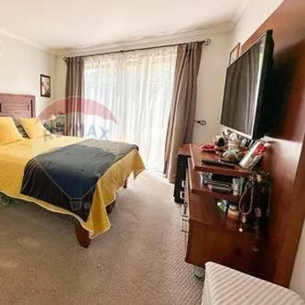 Buy this 5 bed house on Los Algarrobos Norte in 829 0879 Provincia de Santiago, Chile