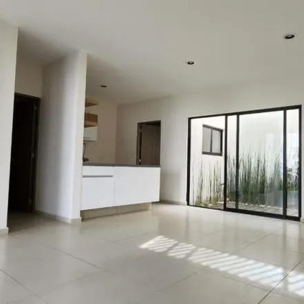 Rent this 3 bed house on Calle Venustiano Carranza in 52104 San Mateo Atenco, MEX