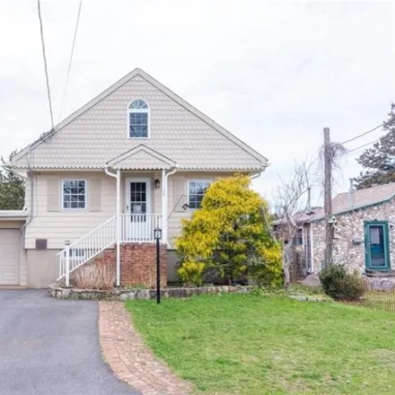 Buy this 2 bed house on 26 Enfield Avenue in Wickford, North Kingstown