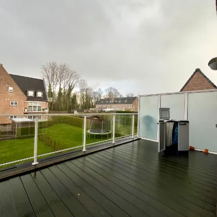 Rent this 3 bed apartment on Koningin Elisabethlaan 51;53 in 9820 Merelbeke, Belgium