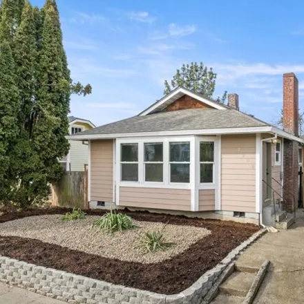 Buy this 4 bed house on 7305 North Fenwick Avenue in Portland, OR 97217