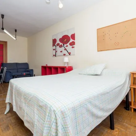 Rent this 5 bed apartment on Muebles Filero in Avinguda del Primat Reig, 42