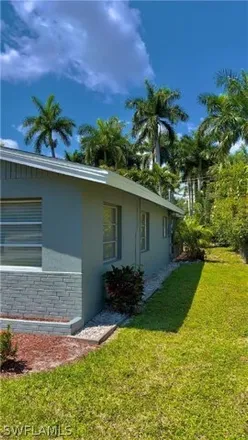 Image 4 - 1781 Llewellyn Drive, Fort Myers, FL 33901, USA - House for sale
