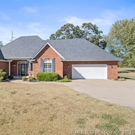 Buy this 5 bed house on 1429 Northeast Oakridge Drive in Claremore, OK 74017