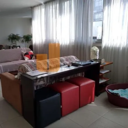 Buy this 5 bed apartment on Rua Doutor Albuquerque Lins in Santa Cecília, São Paulo - SP