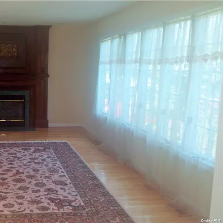 Image 3 - 80 Adelhaide Lane, Islip, East Islip, NY 11730, USA - House for rent