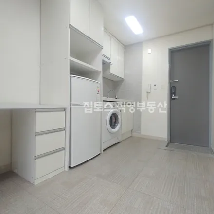Rent this studio apartment on 서울특별시 관악구 신림동 1421-16