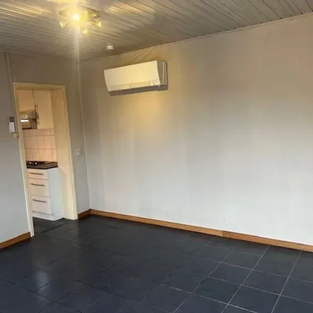 Rent this 1 bed apartment on Renault in Weggevoerdenlaan, 9990 Maldegem