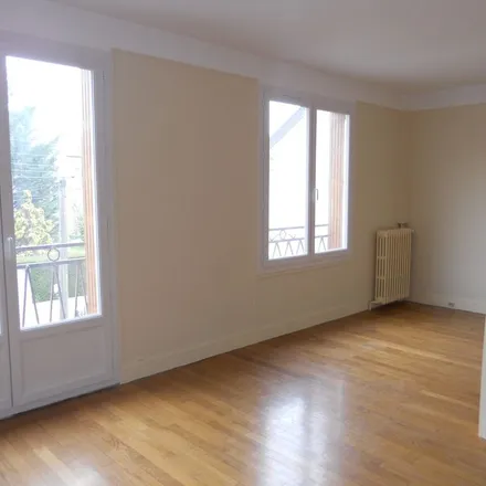 Rent this 3 bed apartment on 58 Allee du Pont des Beaunes in 91120 Palaiseau, France