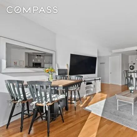 Image 3 - 240 East 10th Street, New York, NY 10009, USA - Condo for sale