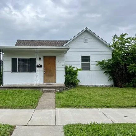 Buy this 3 bed house on 1563 Missouri Avenue in Joplin, MO 64804