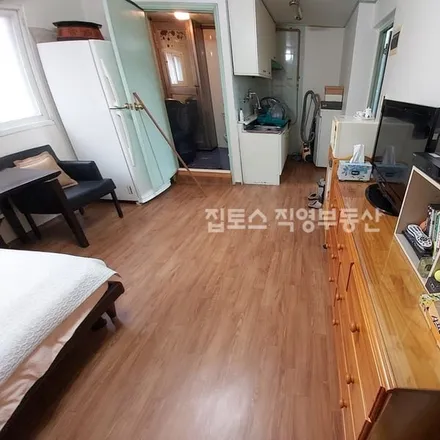 Rent this studio apartment on 서울특별시 서초구 양재동 11-119