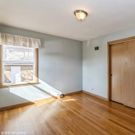 Image 8 - 6100 North Keating Avenue, Chicago, IL 60646, USA - House for sale