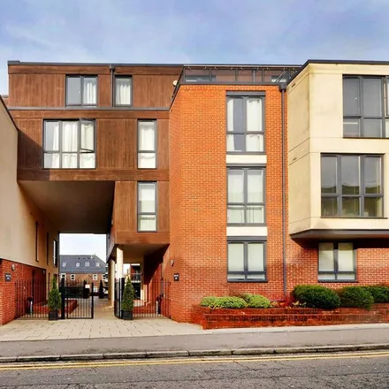 Image 2 - Guildford Centre, Martyr Road, Guildford, GU1 4LF, United Kingdom - Apartment for rent
