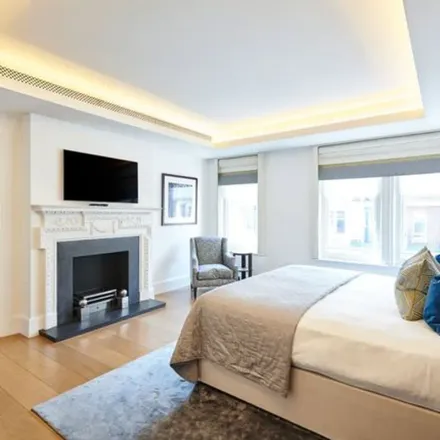 Image 2 - Grosvenor Square, London, W1K 4BH, United Kingdom - Apartment for rent