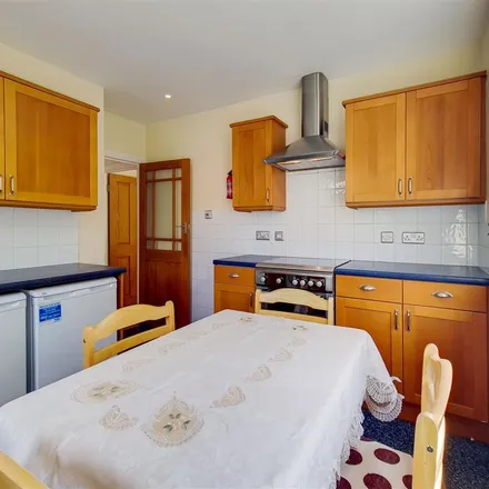 Rent this 2 bed apartment on 33 Grosvenor Road in London, N3 1EY
