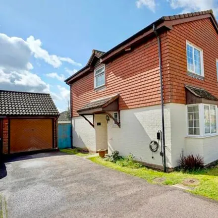 Buy this 4 bed house on 10 Pembroke Avenue in St Neots, PE19 2SW