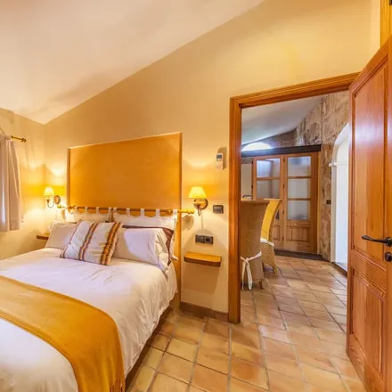 Rent this 4 bed house on Carrer de Pollença in 07011 Palma, Spain
