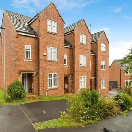 Buy this 4 bed townhouse on Claybrook Close in Howe Bridge, M46 0GG