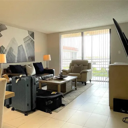 Image 6 - 2842 Somerset Drive, Lauderdale Lakes, FL 33311, USA - Condo for sale