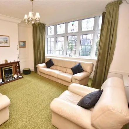 Image 3 - Park Avenue, Austhorpe, LS15 8EN, United Kingdom - House for sale