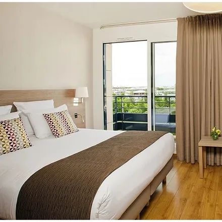 Rent this 1 bed apartment on Abeille Assurances in Avenue de l'Europe, 92270 Bois-Colombes