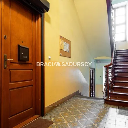 Rent this 1 bed apartment on VIII Prywatne Akademickie Liceum Ogólnokształcące oddział IB in Stefana Batorego, 31-128 Krakow