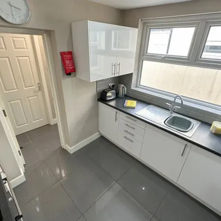 Rent this 6 bed apartment on 40 Empress Road in Liverpool, L7 8SE