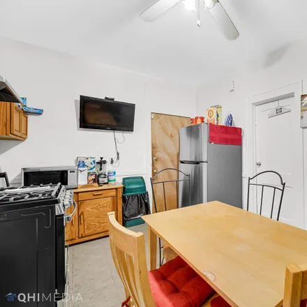 Image 8 - 2507 West Lithuanian Plaza Court, Chicago, IL 60629, USA - Duplex for sale