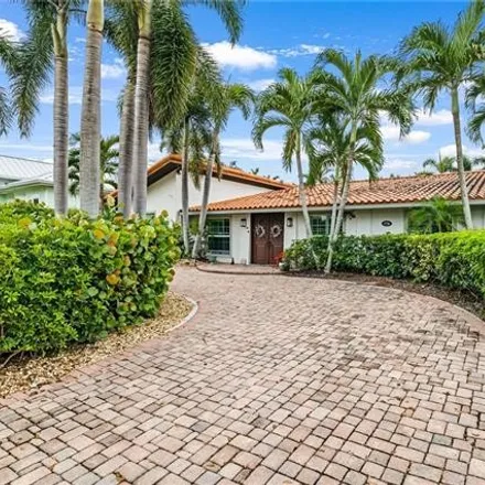 Image 5 - 778 Broad Court South, Naples, FL 34102, USA - House for sale