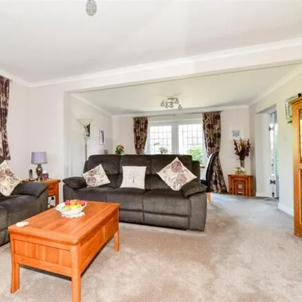 Image 4 - Cavendish Close, Horsham, RH12 5HU, United Kingdom - House for sale