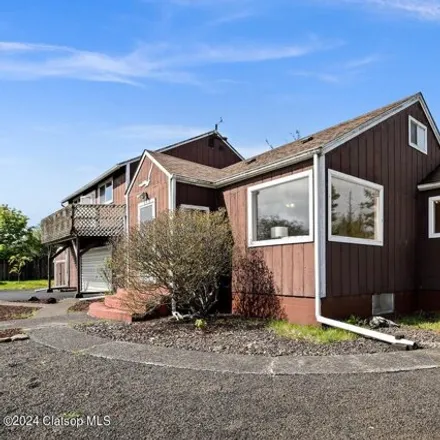Buy this 3 bed house on 971 17th Avenue in Seaside, OR 97138