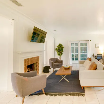 Rent this 2 bed house on 209 South Canon Drive in Beverly Hills, CA 90212