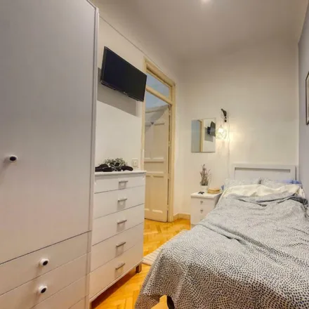 Rent this 6 bed room on Calle del Príncipe de Vergara in 60, 28006 Madrid