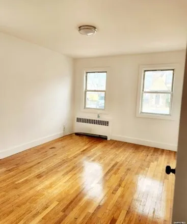 Image 6 - 202-02 109th Avenue, New York, NY 11412, USA - House for sale