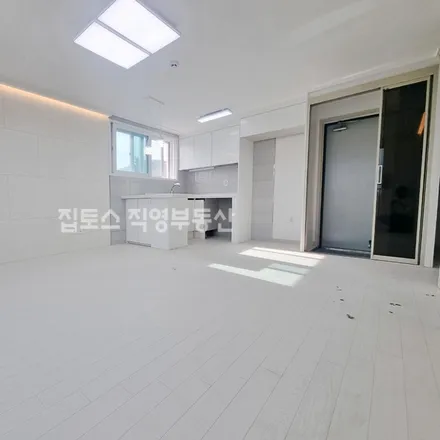 Rent this 2 bed apartment on 서울특별시 성북구 정릉동 300-5