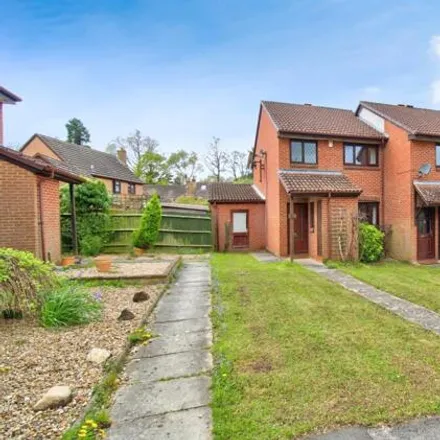 Buy this 3 bed house on Green Finch Close in Wokingham, RG45 6TW
