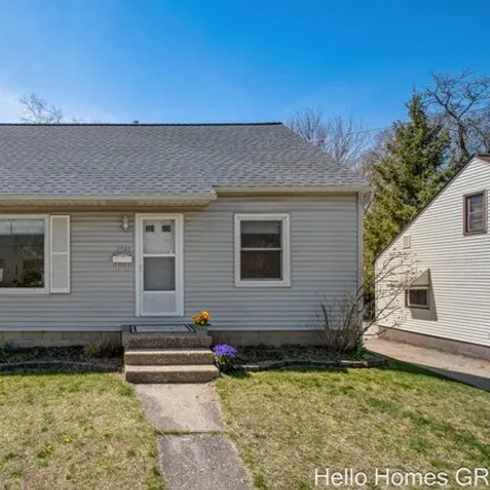Buy this 3 bed house on 1555 Edward Avenue Southeast in Grand Rapids, MI 49507